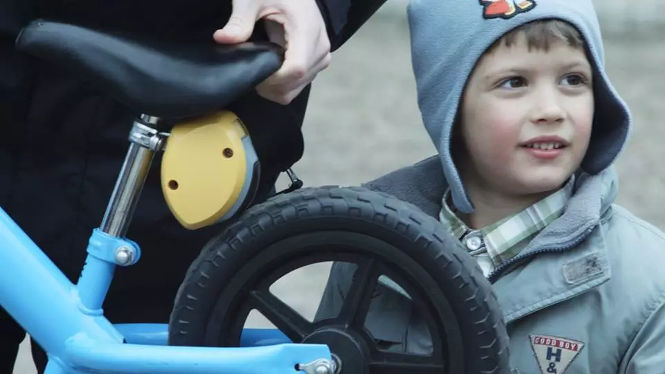 The MiniBrake system is made up of a braking unit which can be installed using a single Allen Key and an oval-shaped remote around the size of a palm