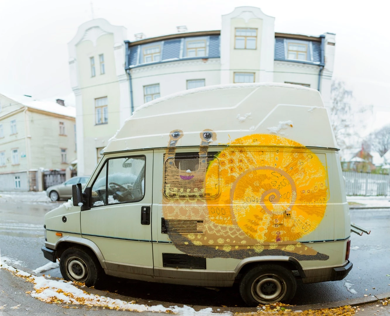 The new version of the SprayPrinter allows multiple users to work on a design at the same time, with up to five devices able to be tracked by a single smartphone