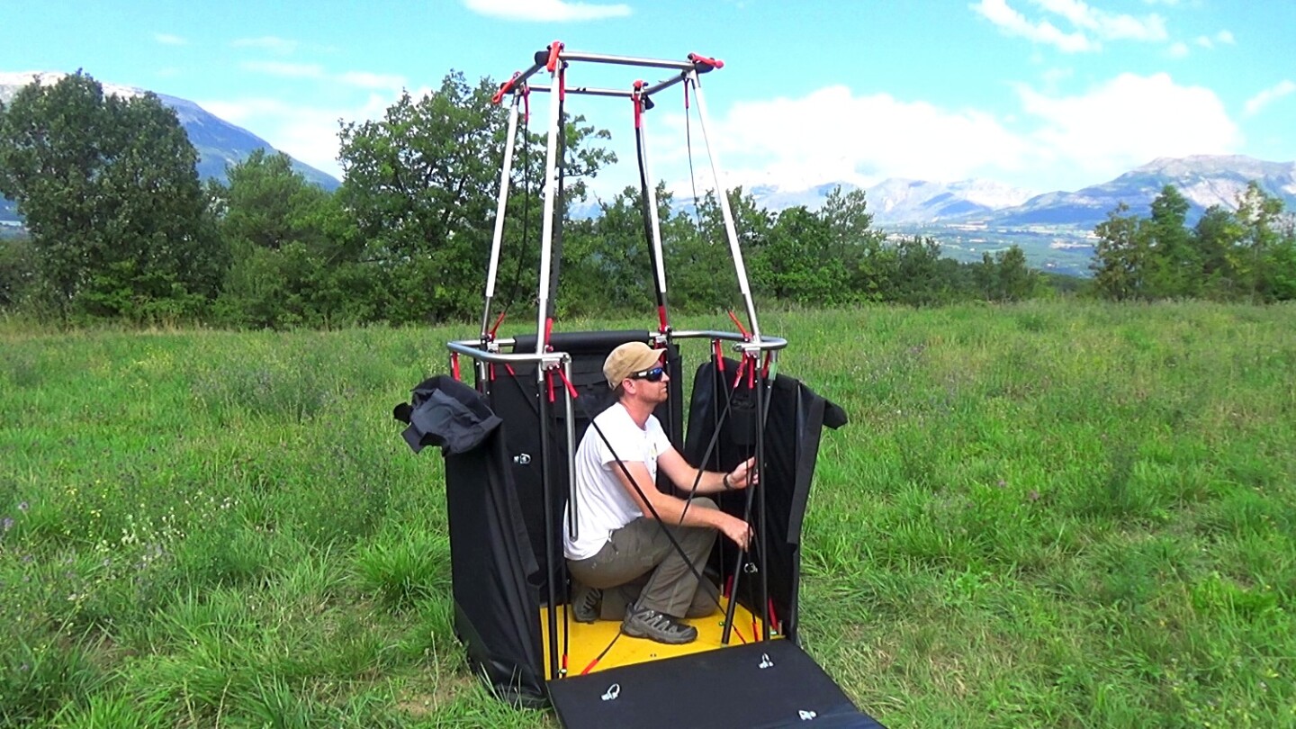 The FlyDOO basket can reportedly be assembled onsite by one person in 5 to 10 minutes