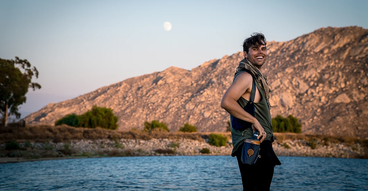 The CôVALENCE Hydration Holster tackles the problem of single-use plastic water bottles