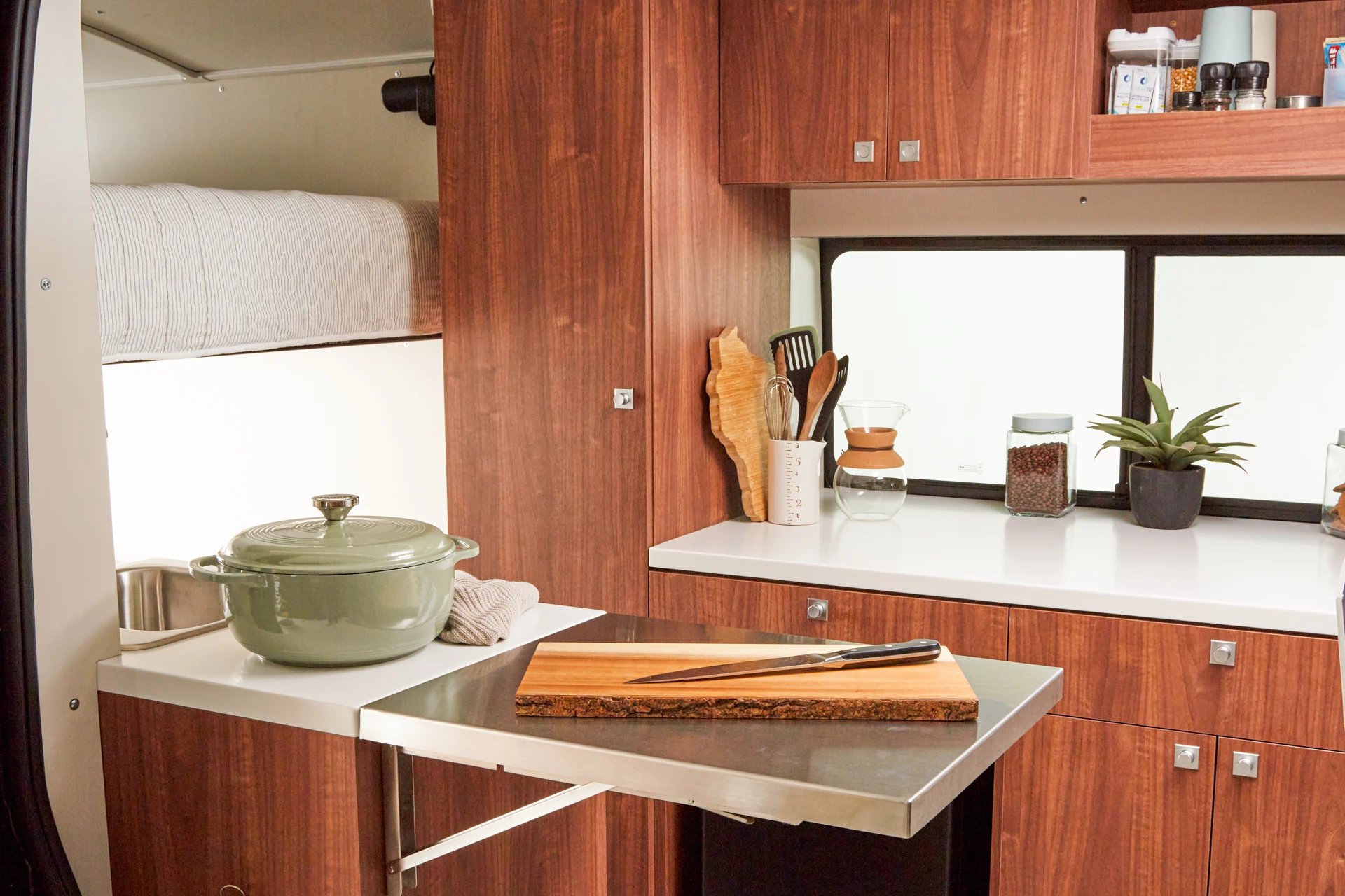 Coupled with the built-in counters, the stainless steel flip-up extension ensures there's plenty of food prep space