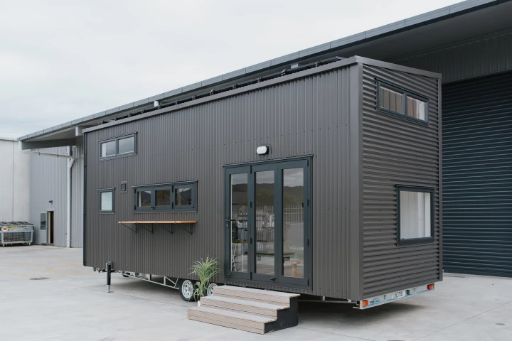Cyril the Tiny House reaches a total length of 8 m (26 ft)
