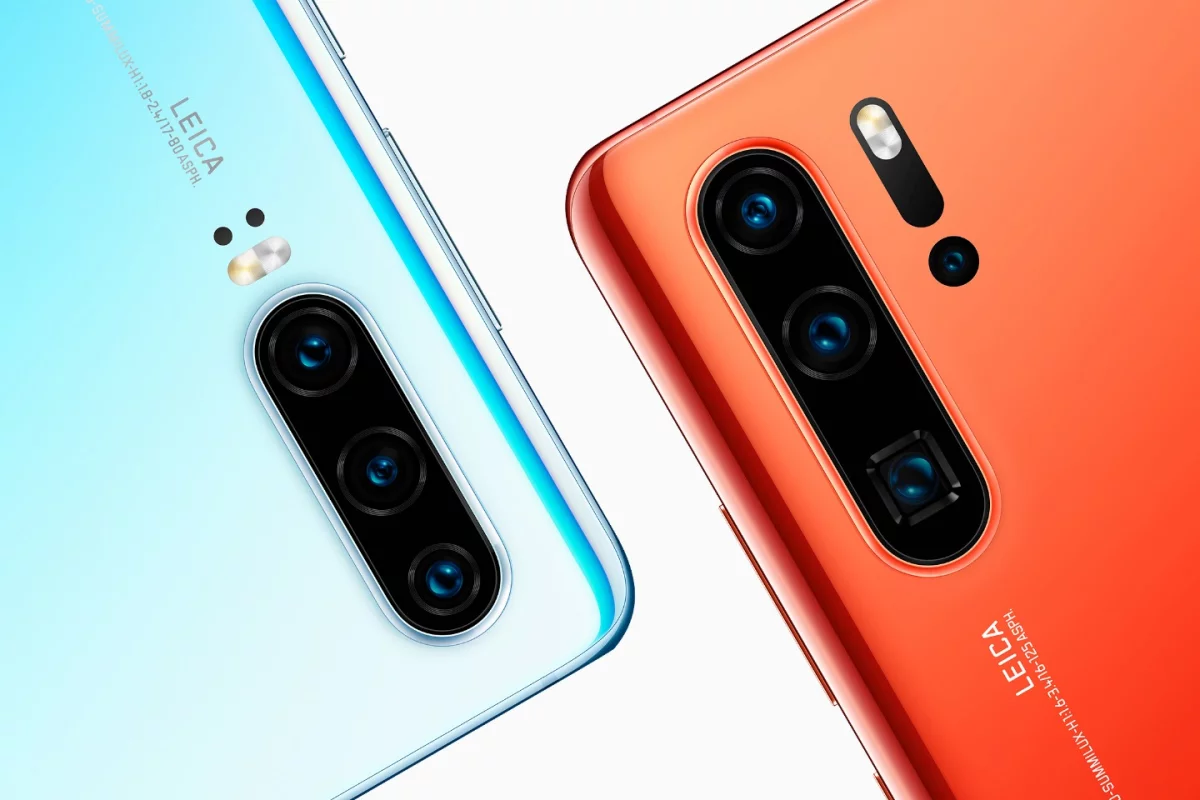 The Huawei P30 (left) has a triple-lens rear camera, while the Huawei P30 Pro (right) has a quad-lens rear camera
