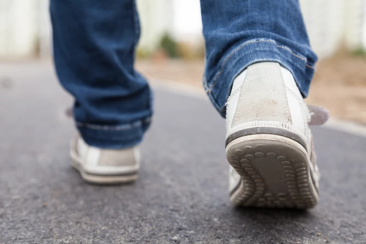 Not everyone can walk smoothly like this – people with Parkinson's disease sometimes experience "gait freeze"
