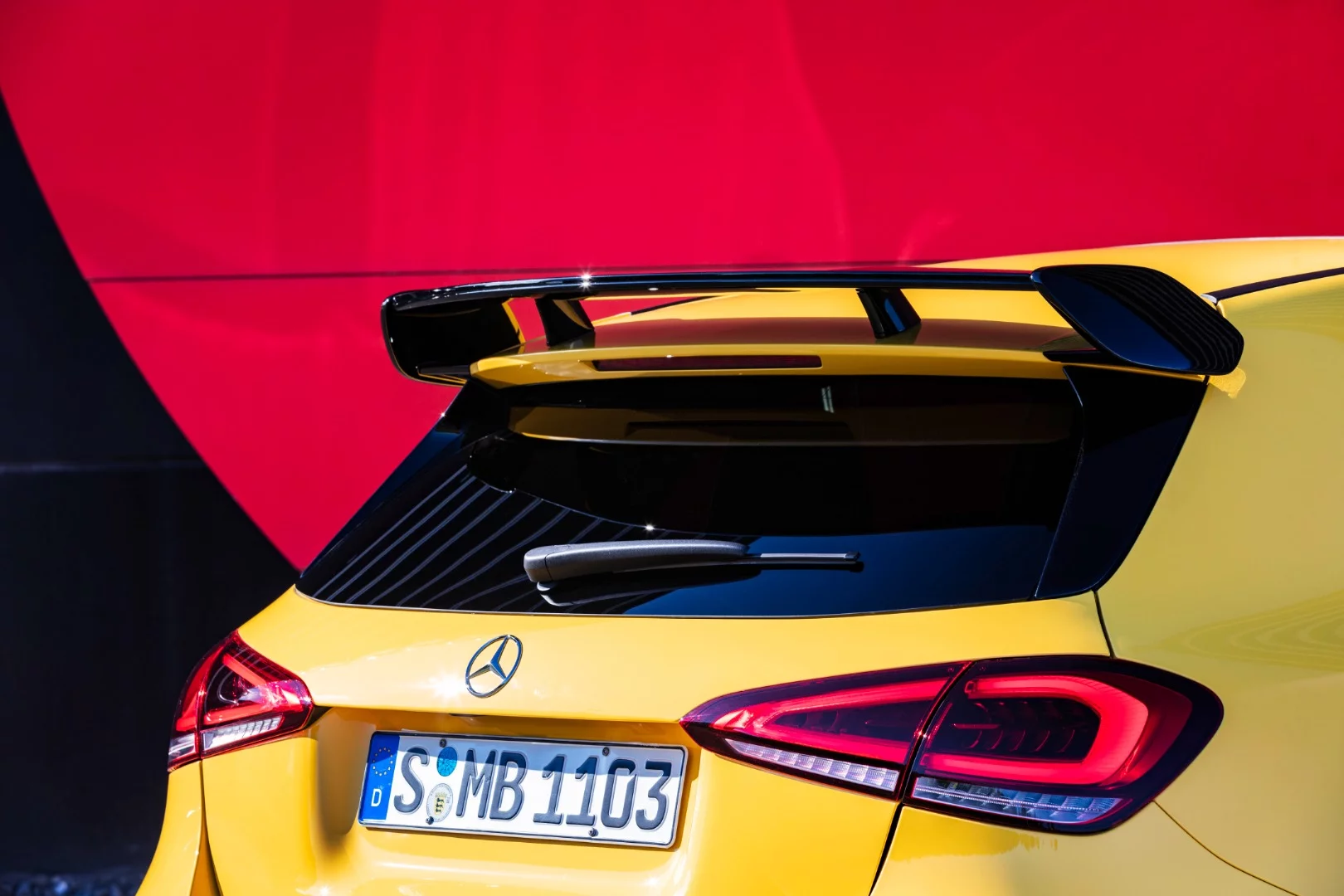 Mercedes-AMG A 35 4Matic: pert little spoiler on the back
