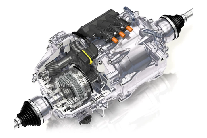 With ratios, a total production of 2,400 Nm (1,770 lb-ft) of torque is sent through the dual-clutch eTwinster system