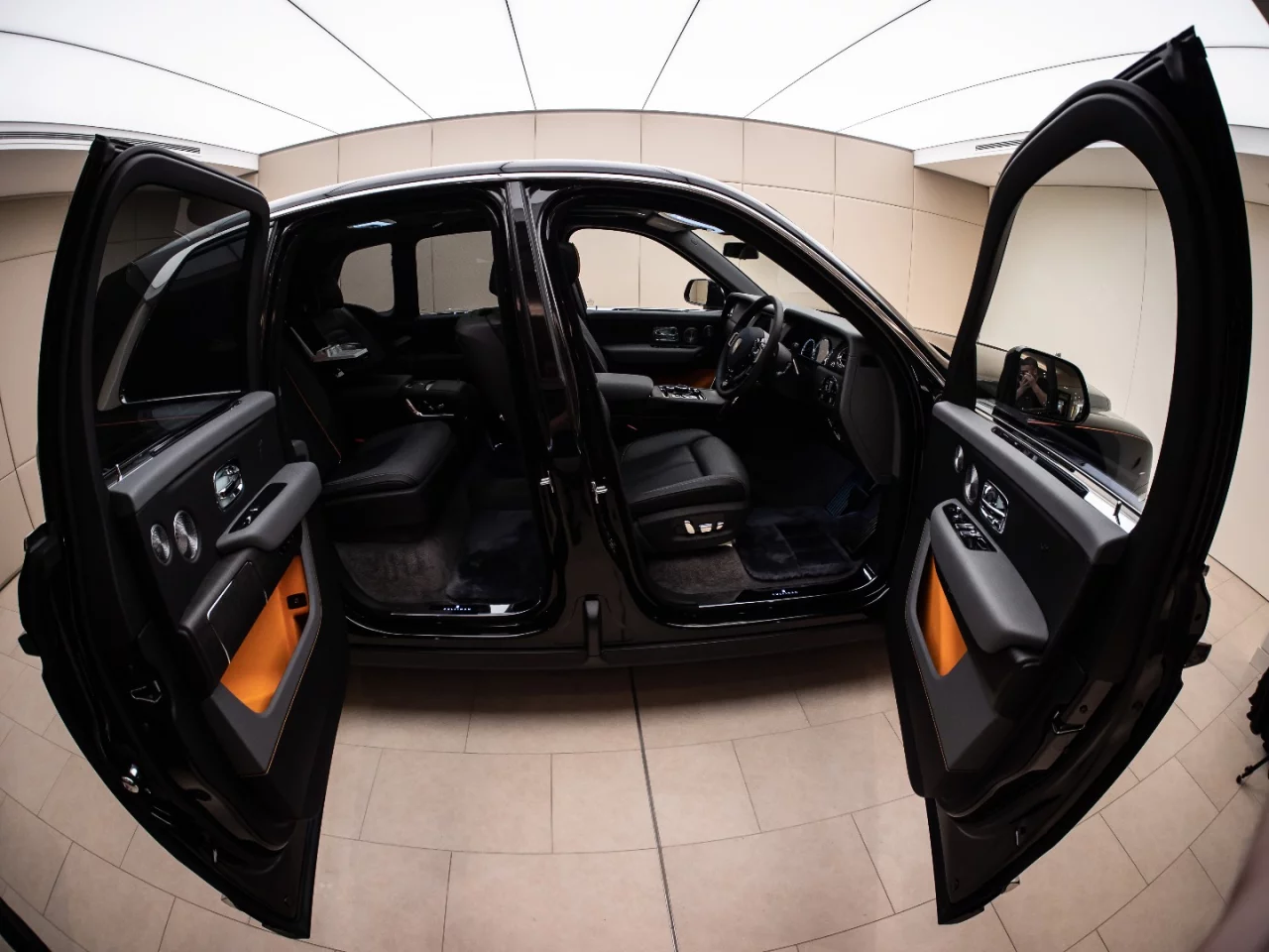 Rolls-Royce Cullinan: wide-opening coach style doors