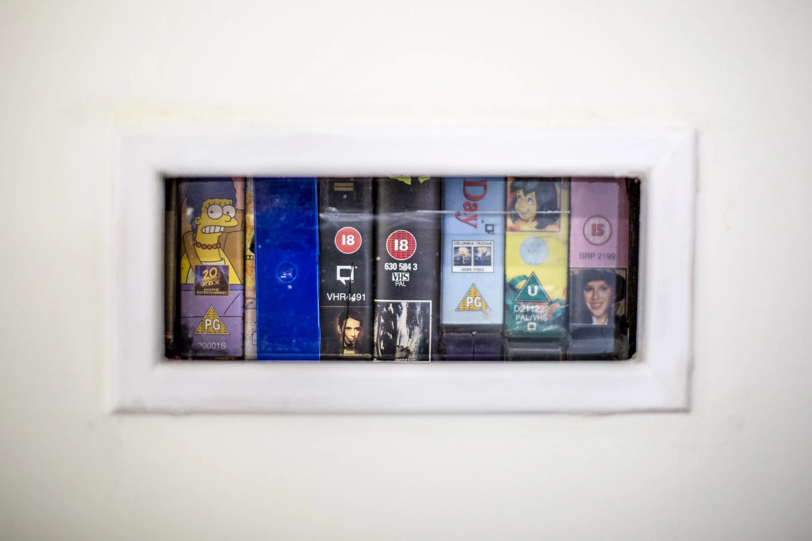 Some 4,000 VHS video cassettes are used as wall insulation (Photo: BBM)