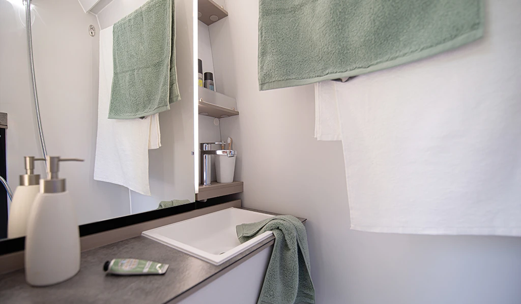 The 7.0 Lounge has a forward wet bathroom with retractable toilet