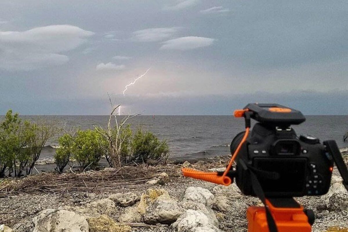 This clever gadget will capture the perfect lightning photos