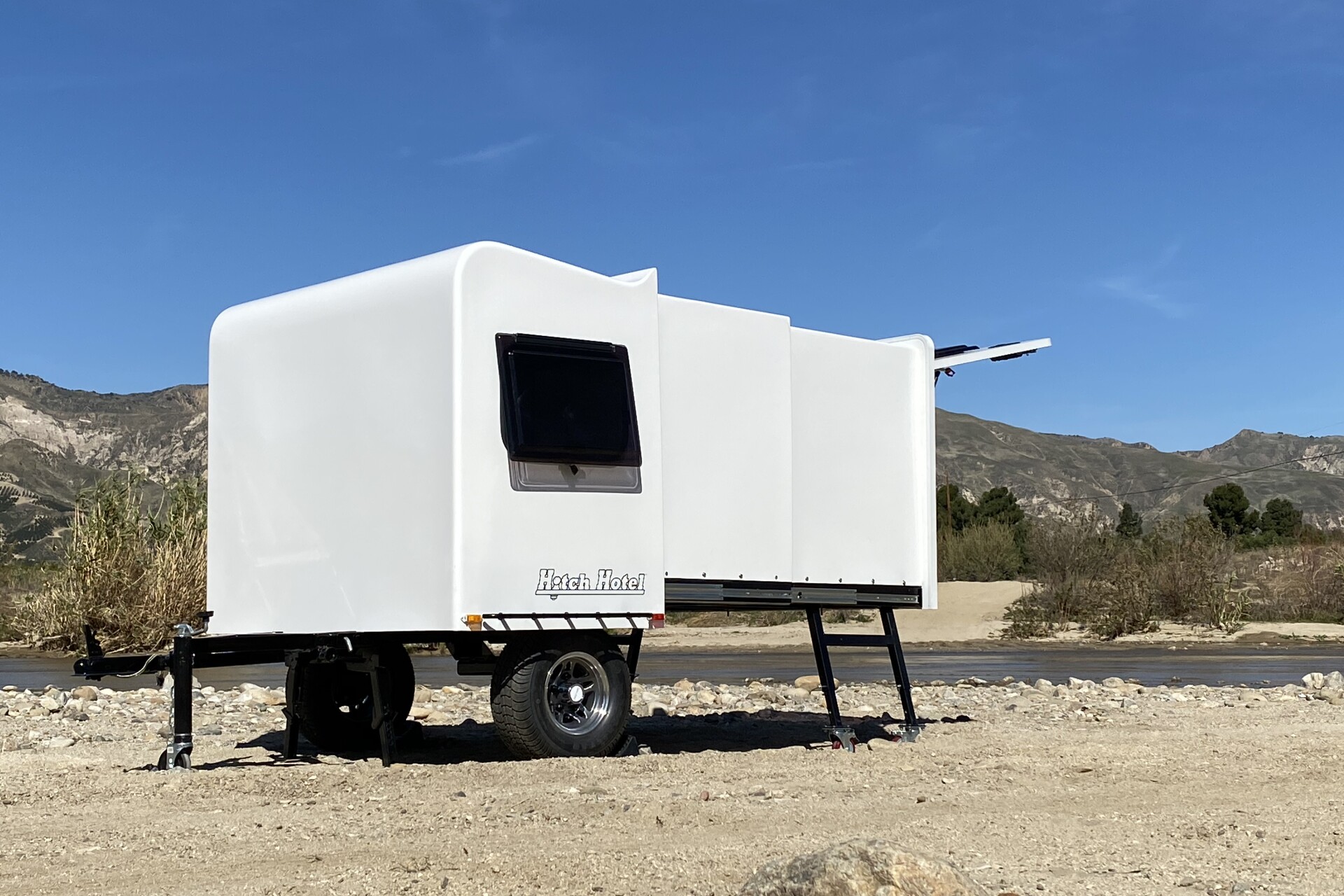 Tiny, telescoping Hitch Hotel camper gets its own trailer wheels