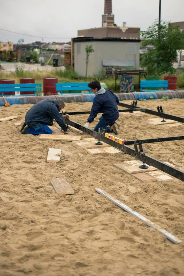 The B-And-Bee being installed at Belgium's Gentse Feesten festival (Photo: B-And-Bee)