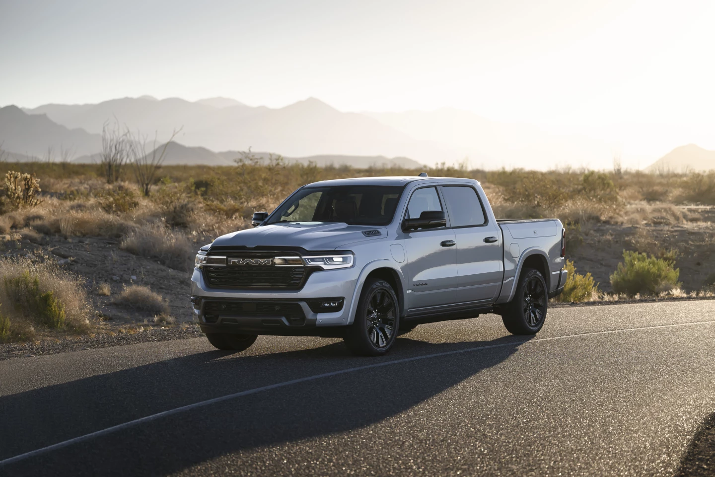 With nearly 700 miles of targeted range, the Ram 1500 Ramcharger promises to be a better road tripper than the average electric pickup