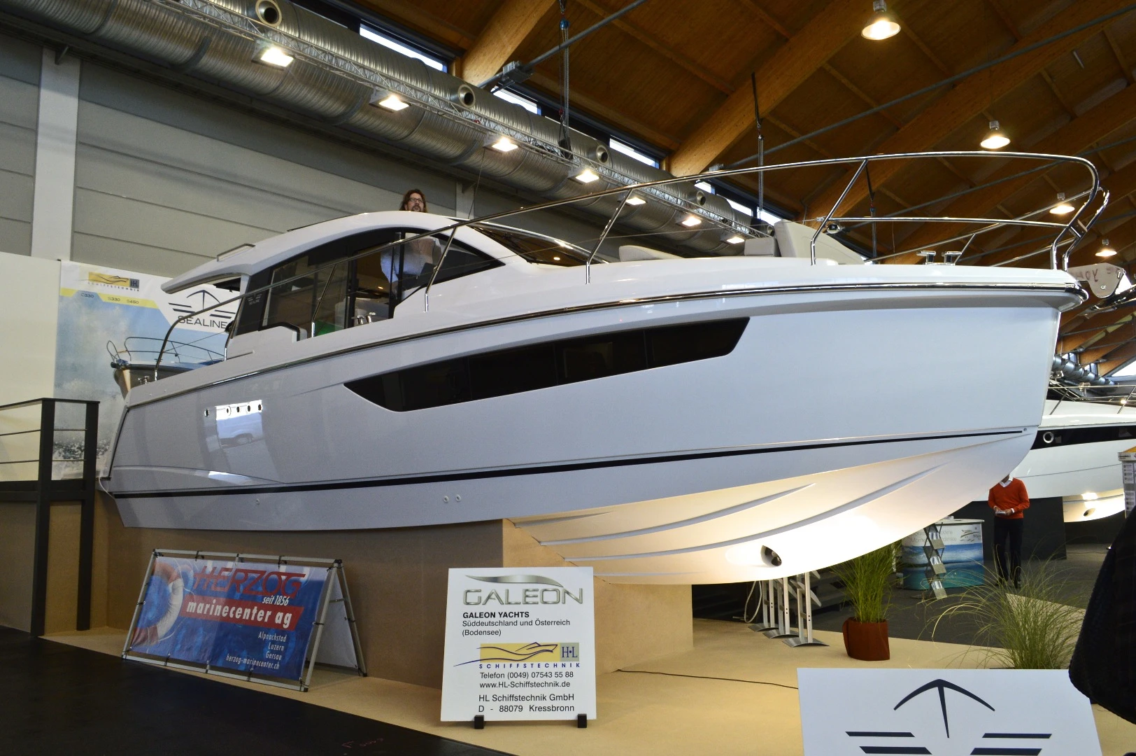 Sealine C330
