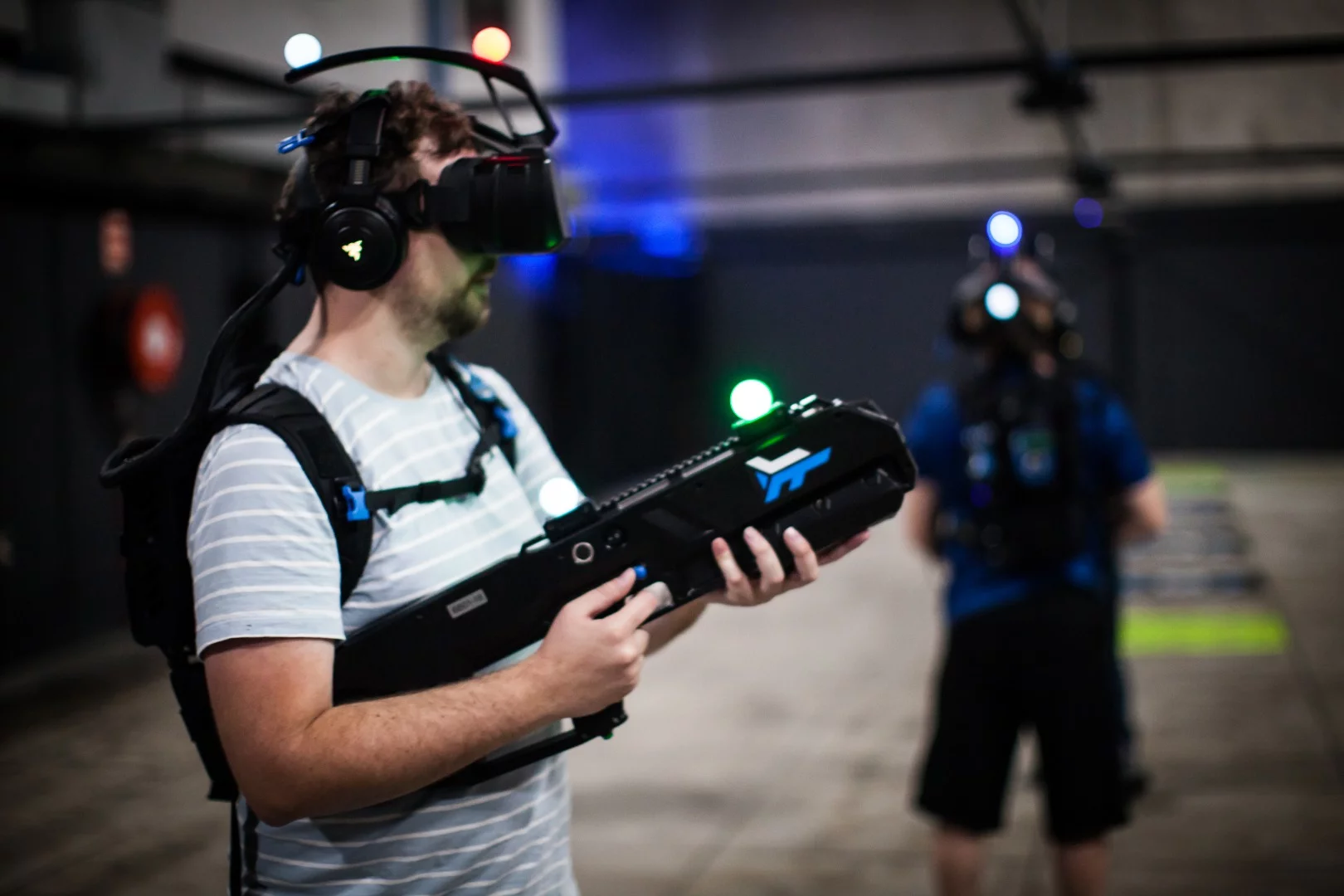 The Zero Latency system tracks players through glowing orbs on their heads and weapons