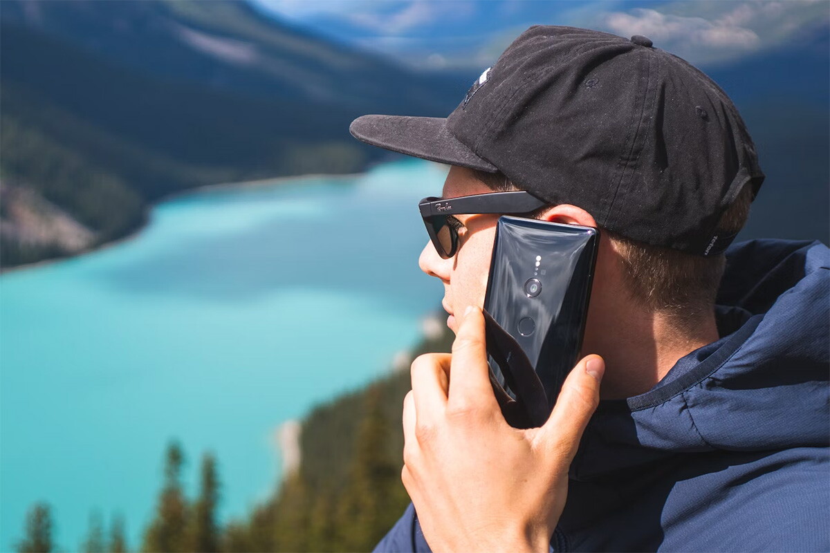 Amazon's building a 5,000-satellite phone network to rival Starlink