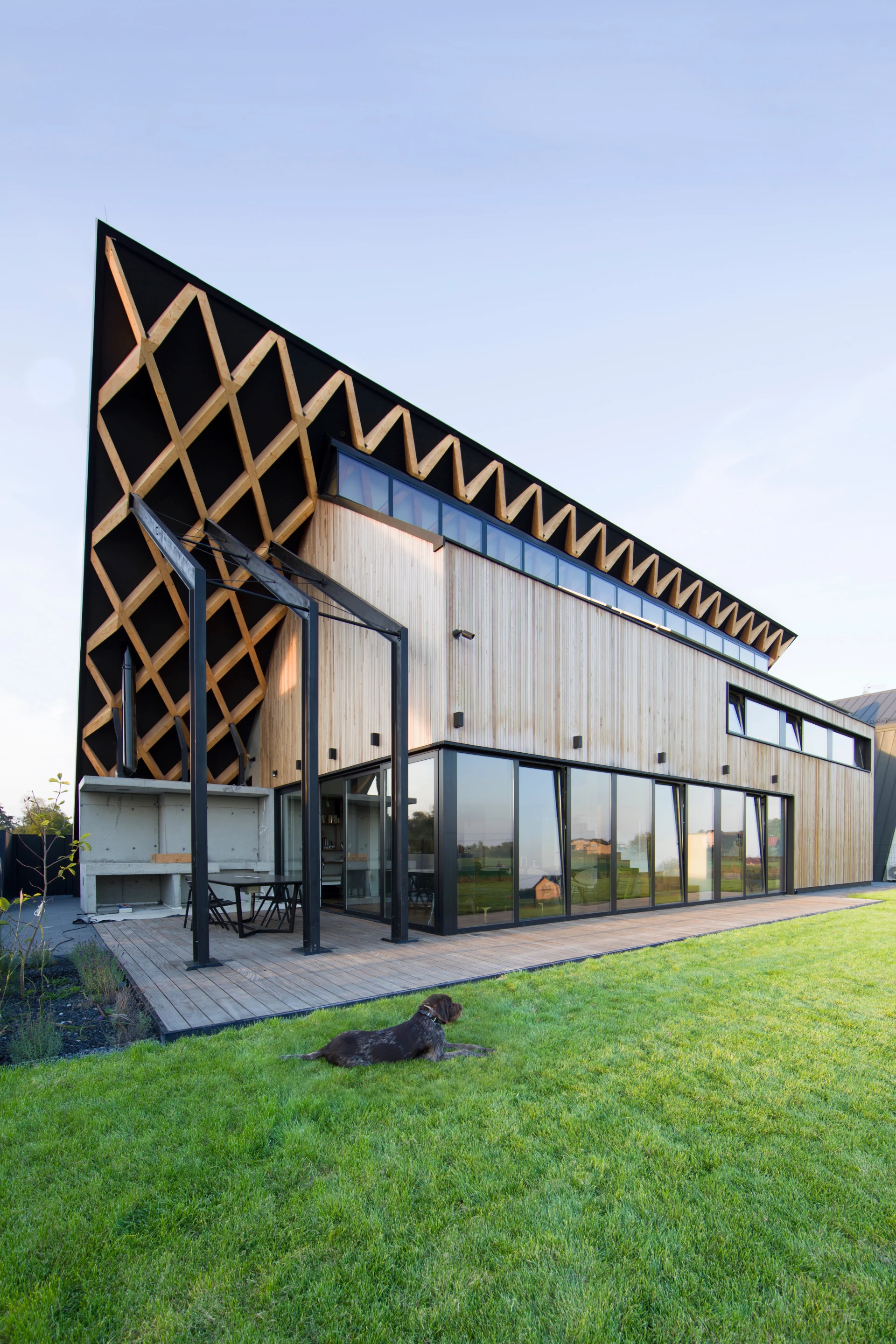 House behind the Roof measures 189 sq m (2,034 sq ft), spread over two levels