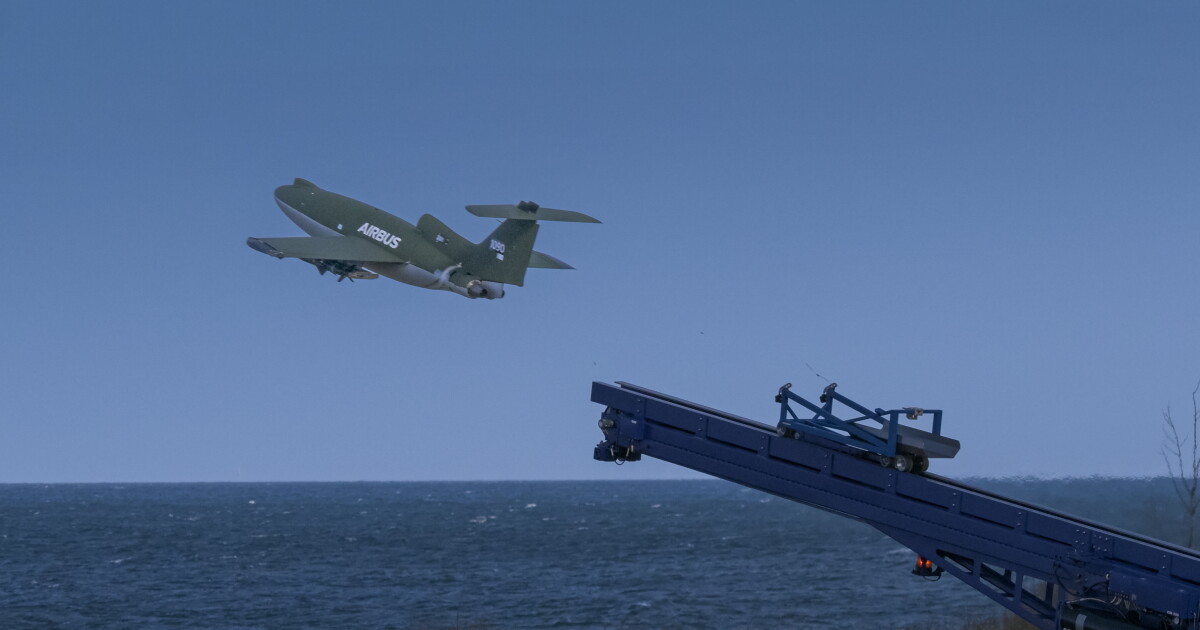 Airbus "Bird of Prey" interceptor drone makes catch on first ...