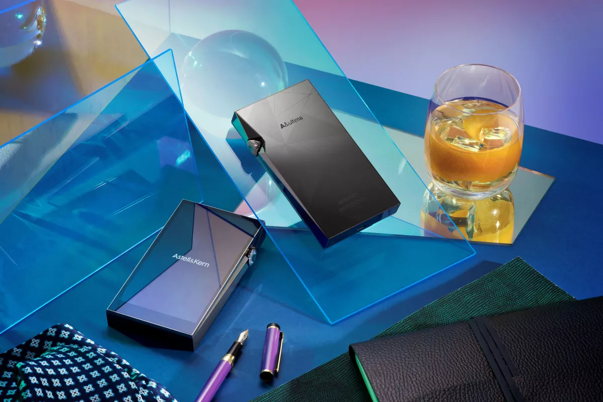 The flagship A&ultima SP3000 digital audio player is the first to employ new flagship DACs from Asahi Kasei, the first to offer completely separate processing of analog and digital signals, and the first to use 904L stainless steel for the body material