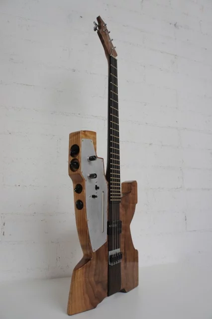 The upper body wing is home to distortion circuitry