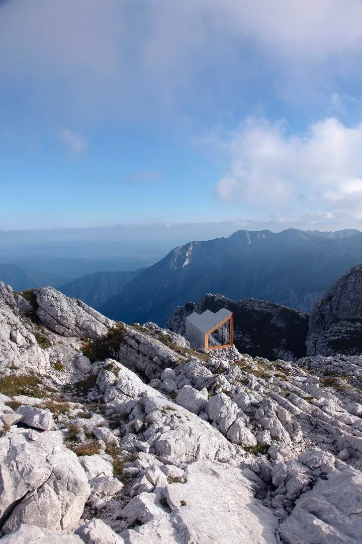 Slovenian architectural firm OFIS recently teamed up with AKT II engineers and design students from Harvard Graduate School of Design to create an innovative alpine shelter