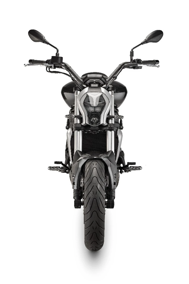 Benelli 402 S: where have we seen that headlight design before?