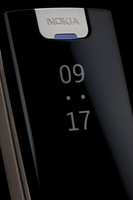 Hidden outer display - Nokia 6600 fold