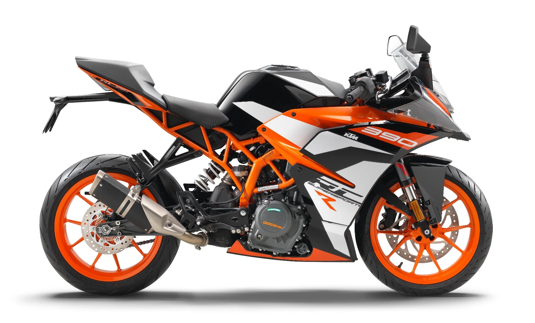 KTM RC390R: fully adjustable suspension is the biggest change, but it also features engine changes and a racier riding position thanks to an adjustable top yoke and handlebars
