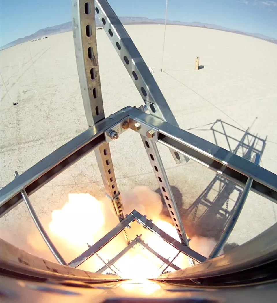 Derek Deville's Qu8k rocket launched from Black Rock Desert in Nevada on September 30 was an attempt to win John Carmack's 100kft Micro Prize (ddeville.com)