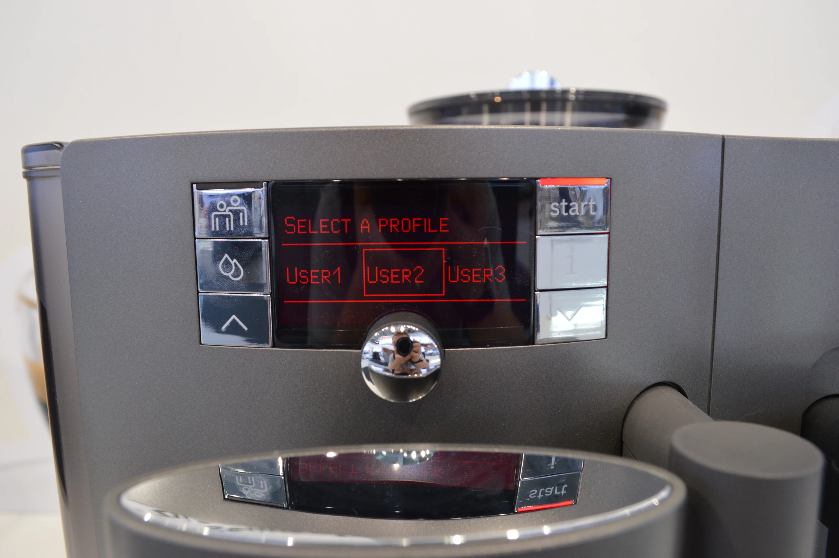 The AromaPro can store up to six user profiles