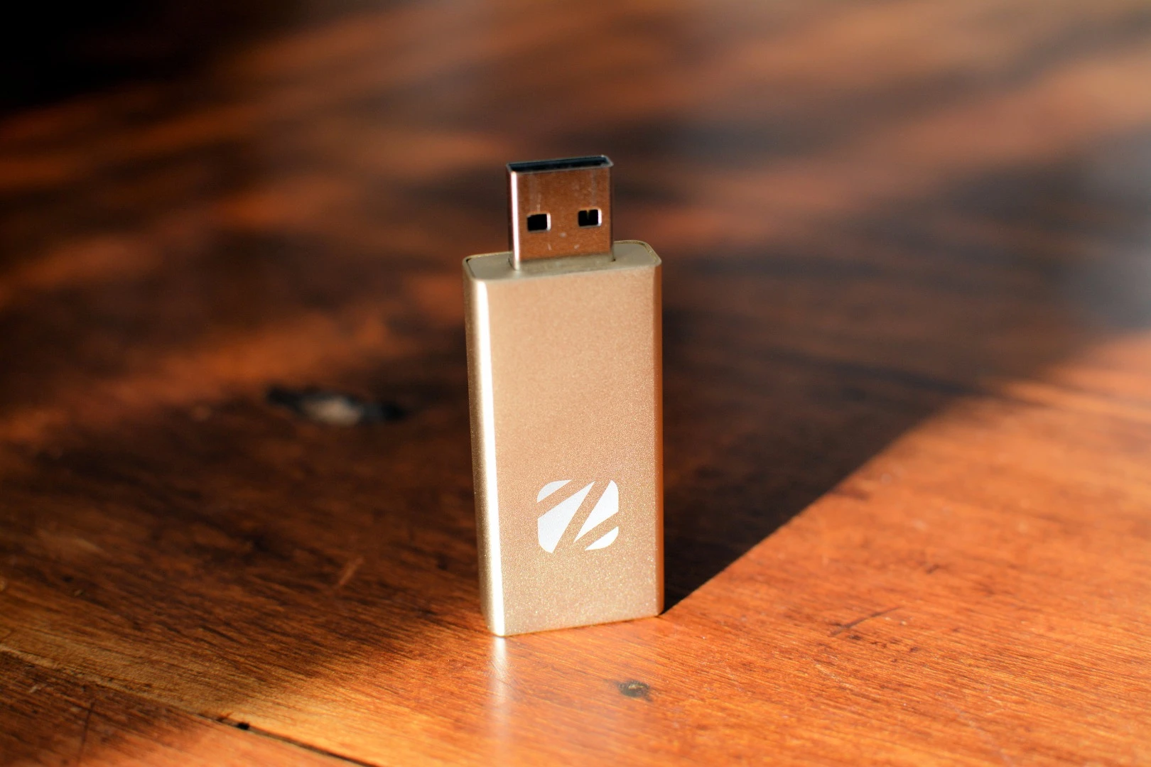 There's a full-sized USB type A connector at one end of the gold or silver aluminum housing, and a 3.5 mm headphone jack at the other