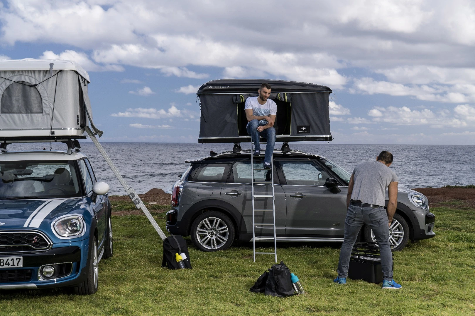 The AirTop provides an interior height of 94 cm (37 in) above a cozy sleeping area for two measuring 2.1 x 1.3 m (6.9 x 4.3 ft)