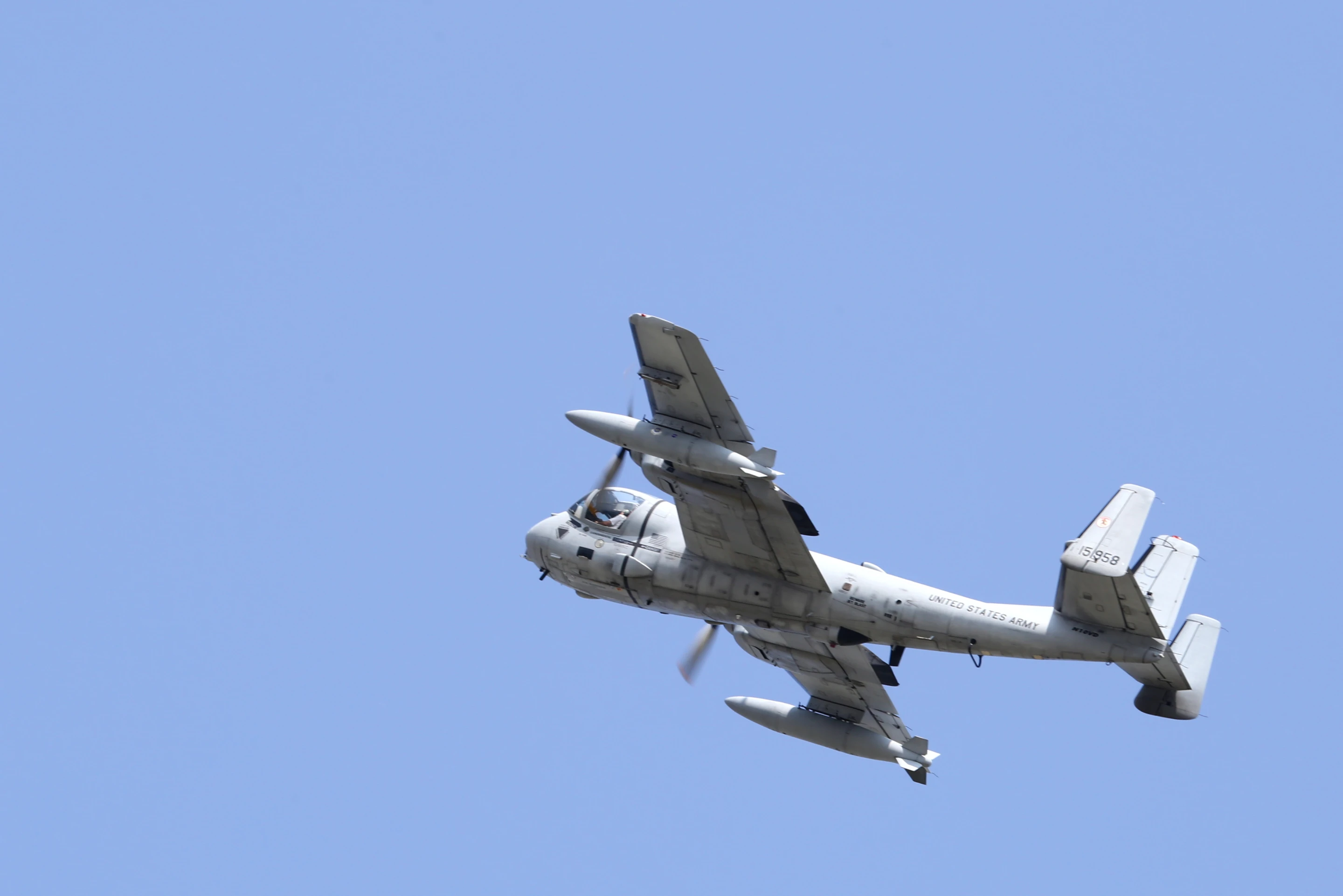 The Grumman OV-1 Mohawk, albeit more than 50 years old, still impresses with its aerial maneuvers (Photo: Angus MacKenzie/Gizmag.com)