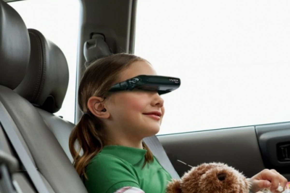 At USD 250, the AV310 offers a high level of personal adjustment, including focus for each eye, so you can create your own virtual entertainment environment almost anywhere.