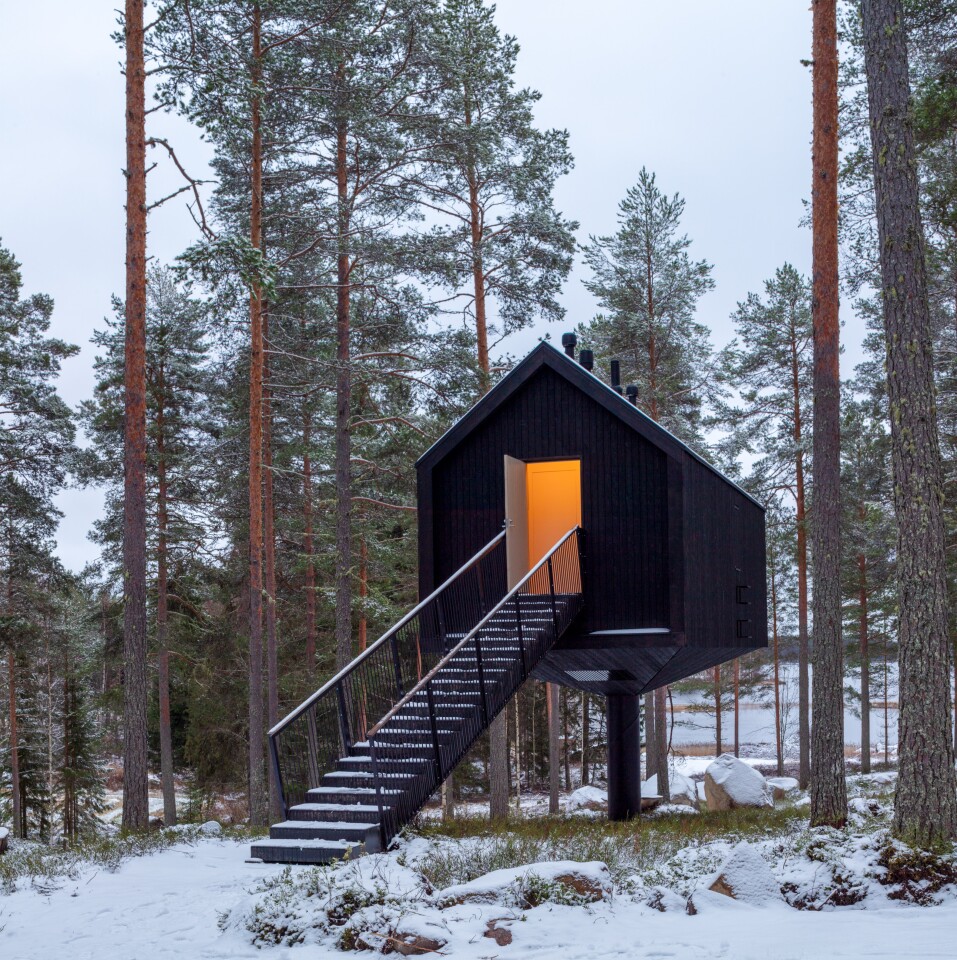The Niliaitta cabin features a pine facade with a black-toned wood oil finish