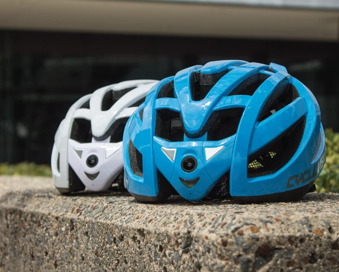 The Cyclevision Edge is currently seeking funding on Kickstarter, with early Bird pledges starting at US$350 for the helmet