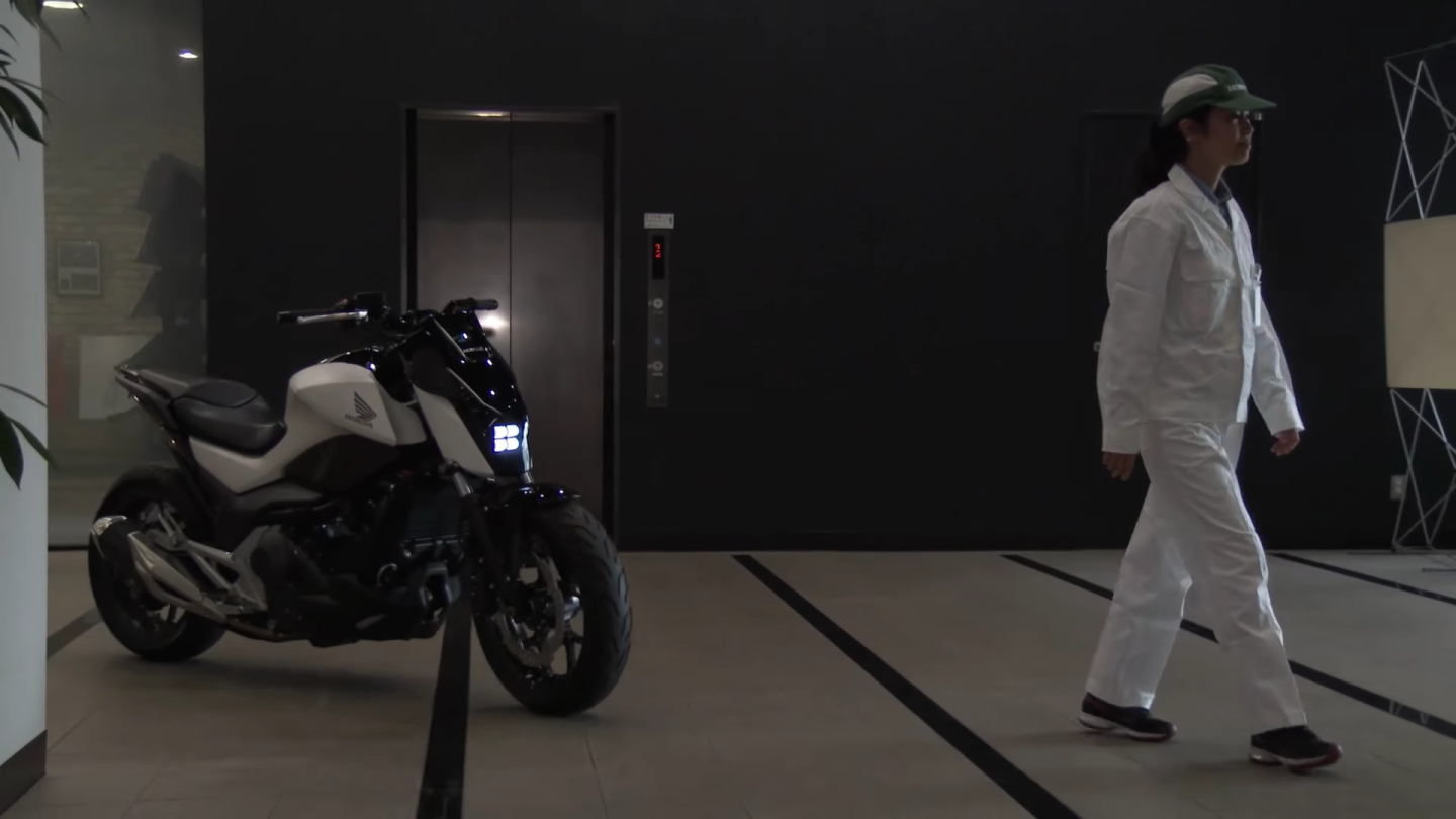 Honda's self-balancing motorcycle follows you around like a puppy