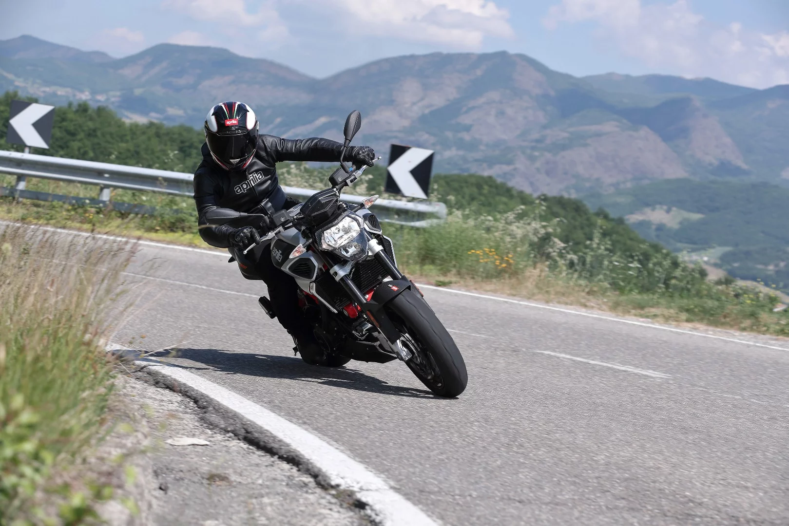 Aprilia gave the new Shiver an upgraded frame, fork and aluminum wheels