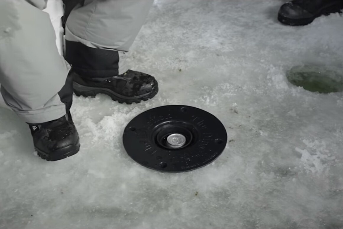 The business end of the DipStick – the rest of it telescopes down beneath the ice