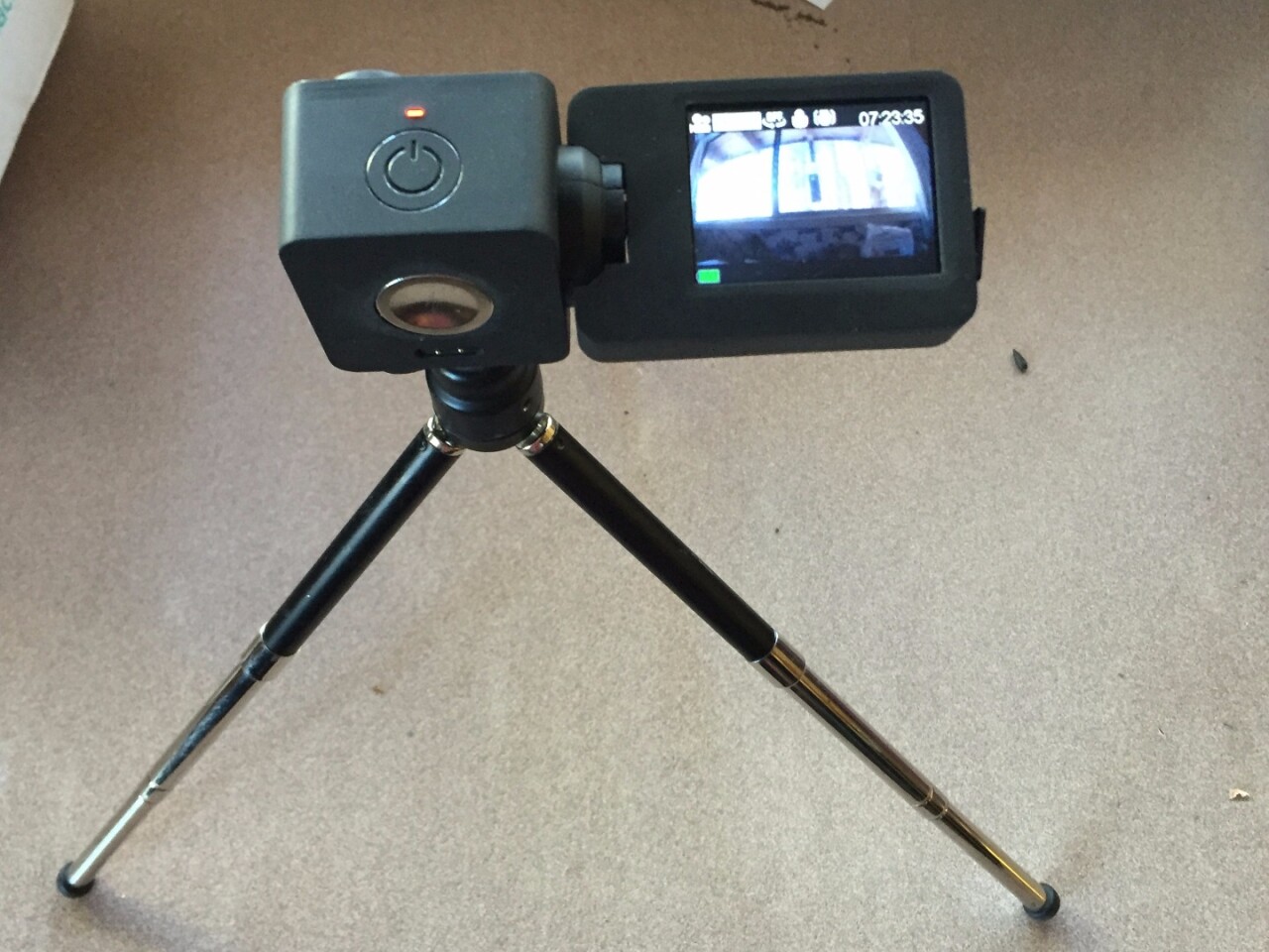 The Mokcam with attached display on tripod