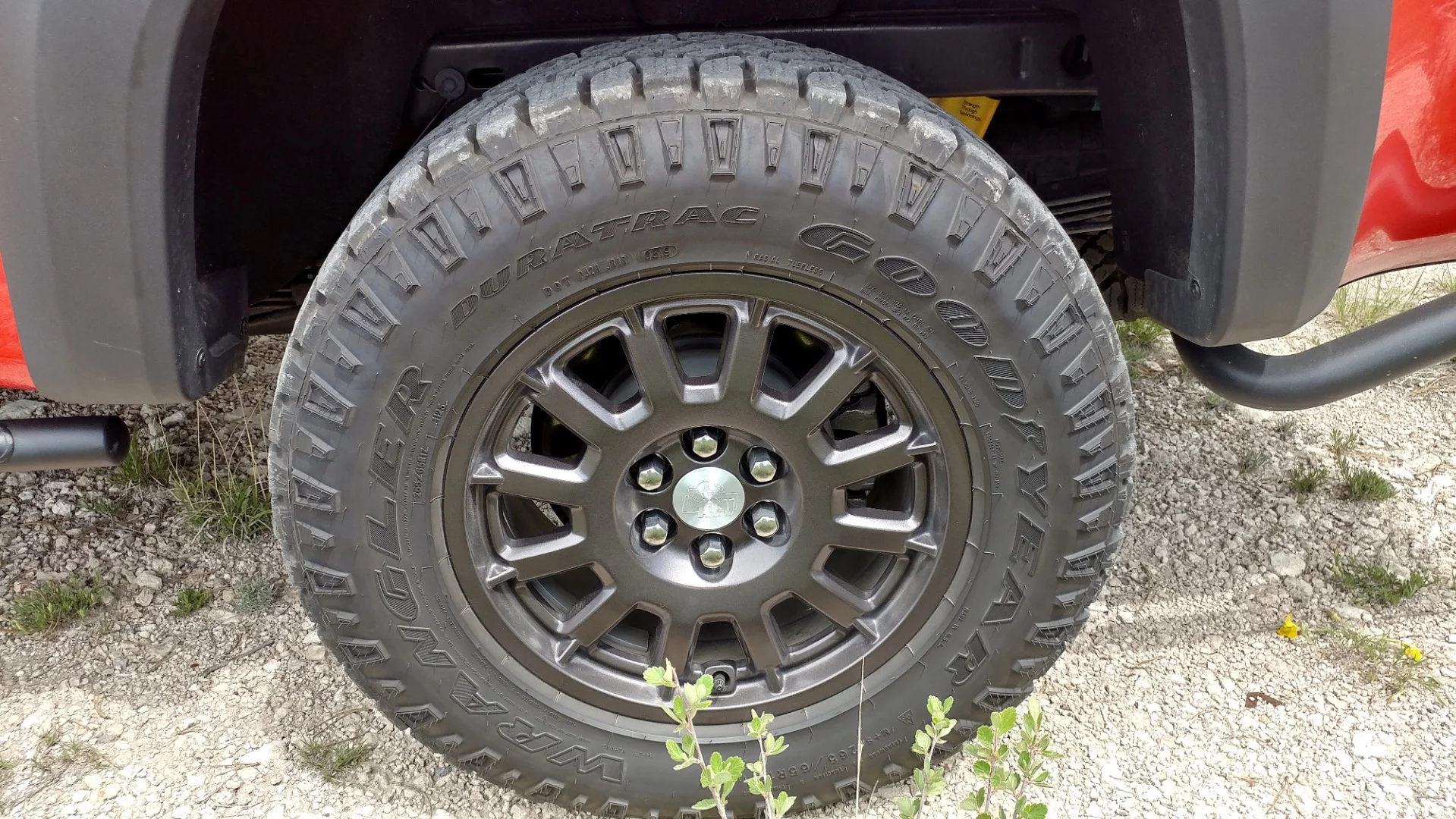 The Colorado's ZR2 package is pretty beefed up with larger 31-inch tires (265/65R17 Goodyear Wrangler DuraTracs)