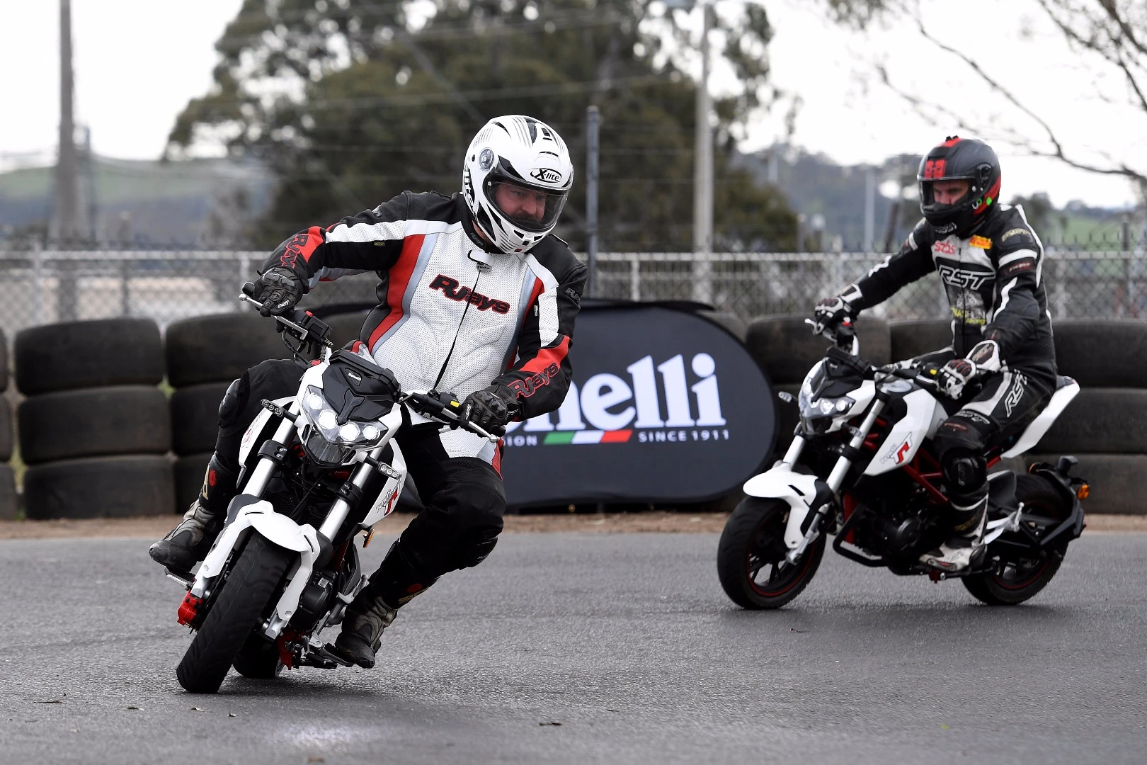 Benelli TnT125: but it's about 17kg heavier than the Grom