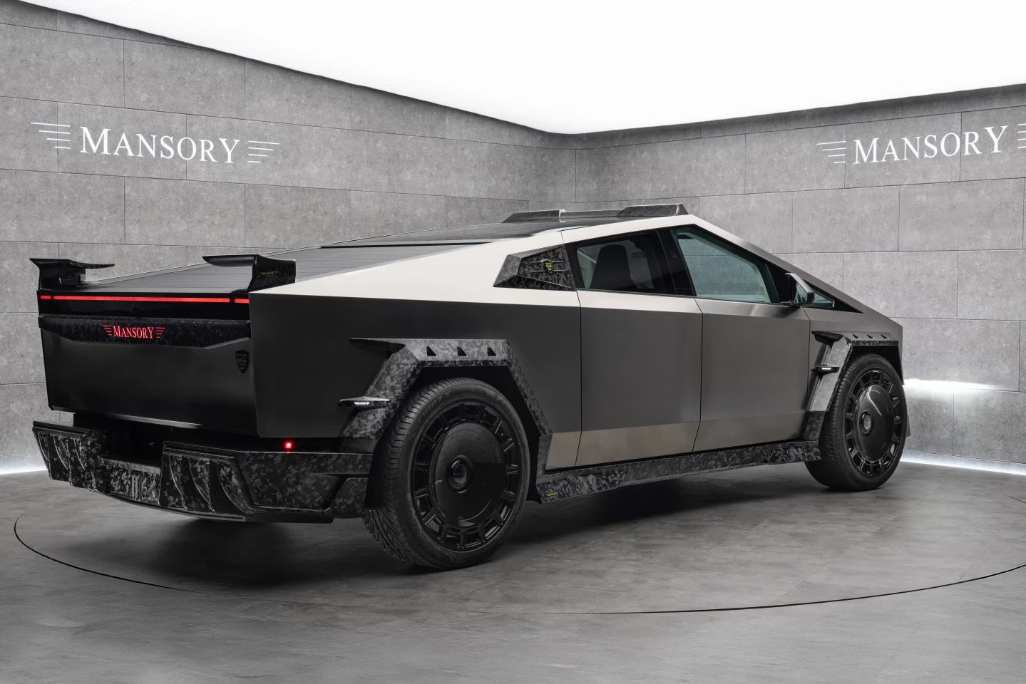 The gray-black patterned highlights can be swapped out for other colors