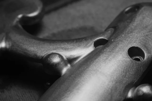 The Di Donato guitar has a cast aluminum alloy skeletal body frame at its heart, upon which the instrument's wooden components are positioned