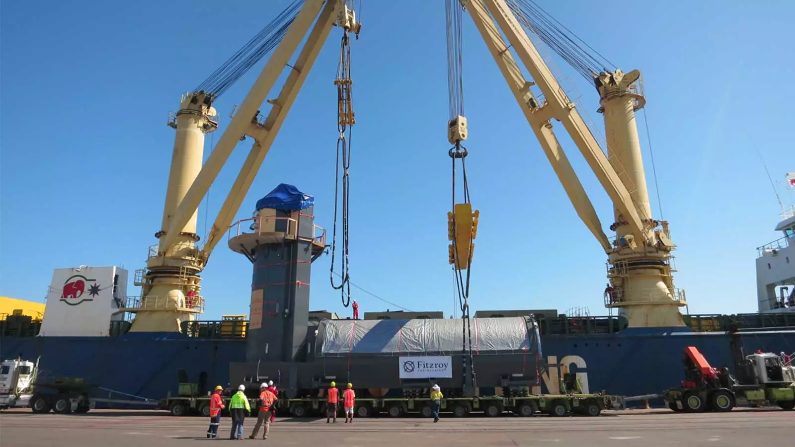 The restaurant is comprised of a steel base with an acrylic dome