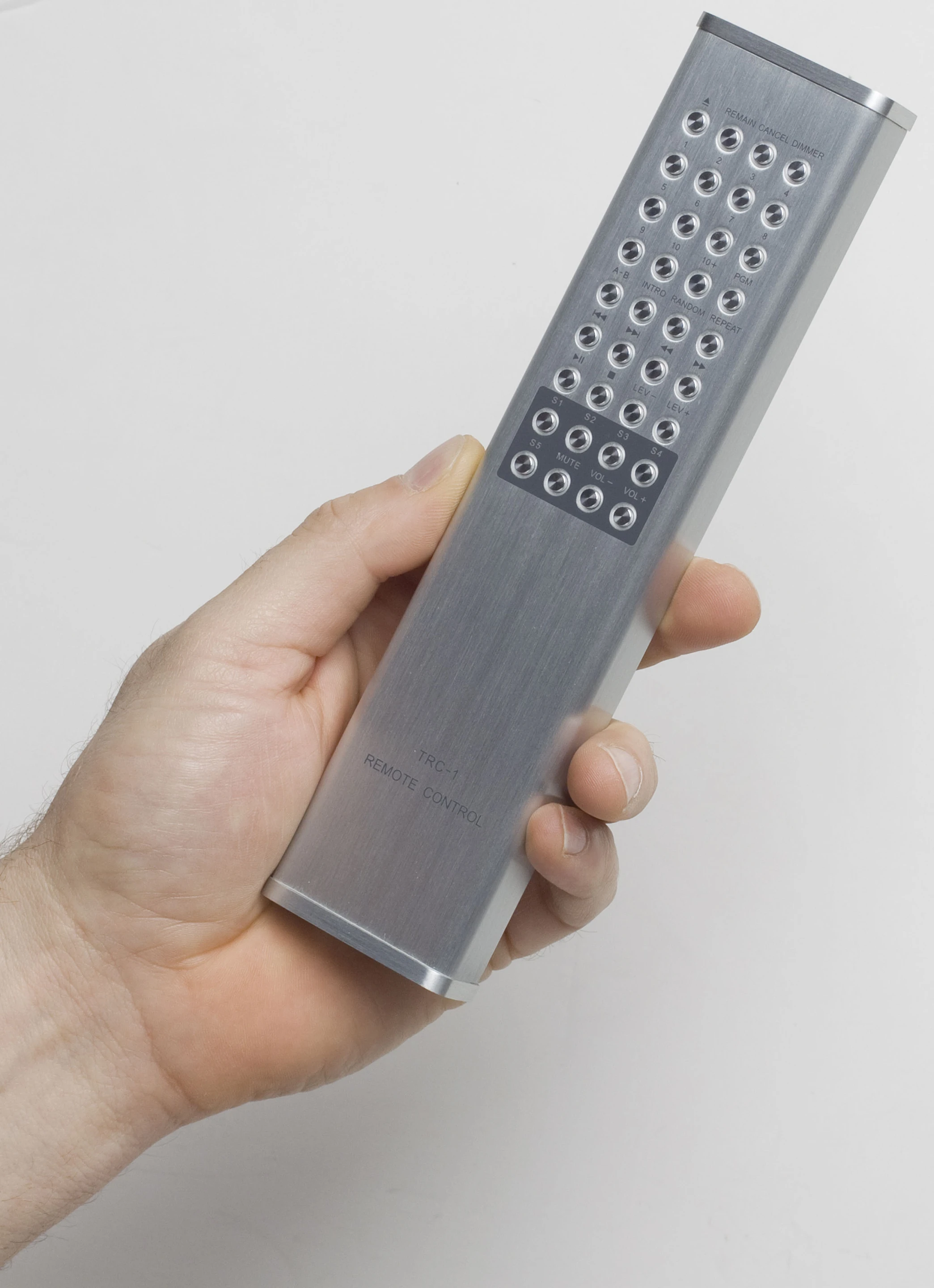 Users can choose either tube or solid-state output using the aluminum remote or on the unit itself
