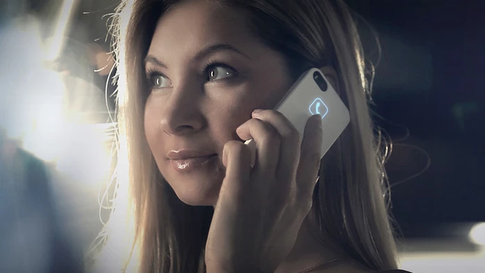 Lunecase links wirelessly with the phone