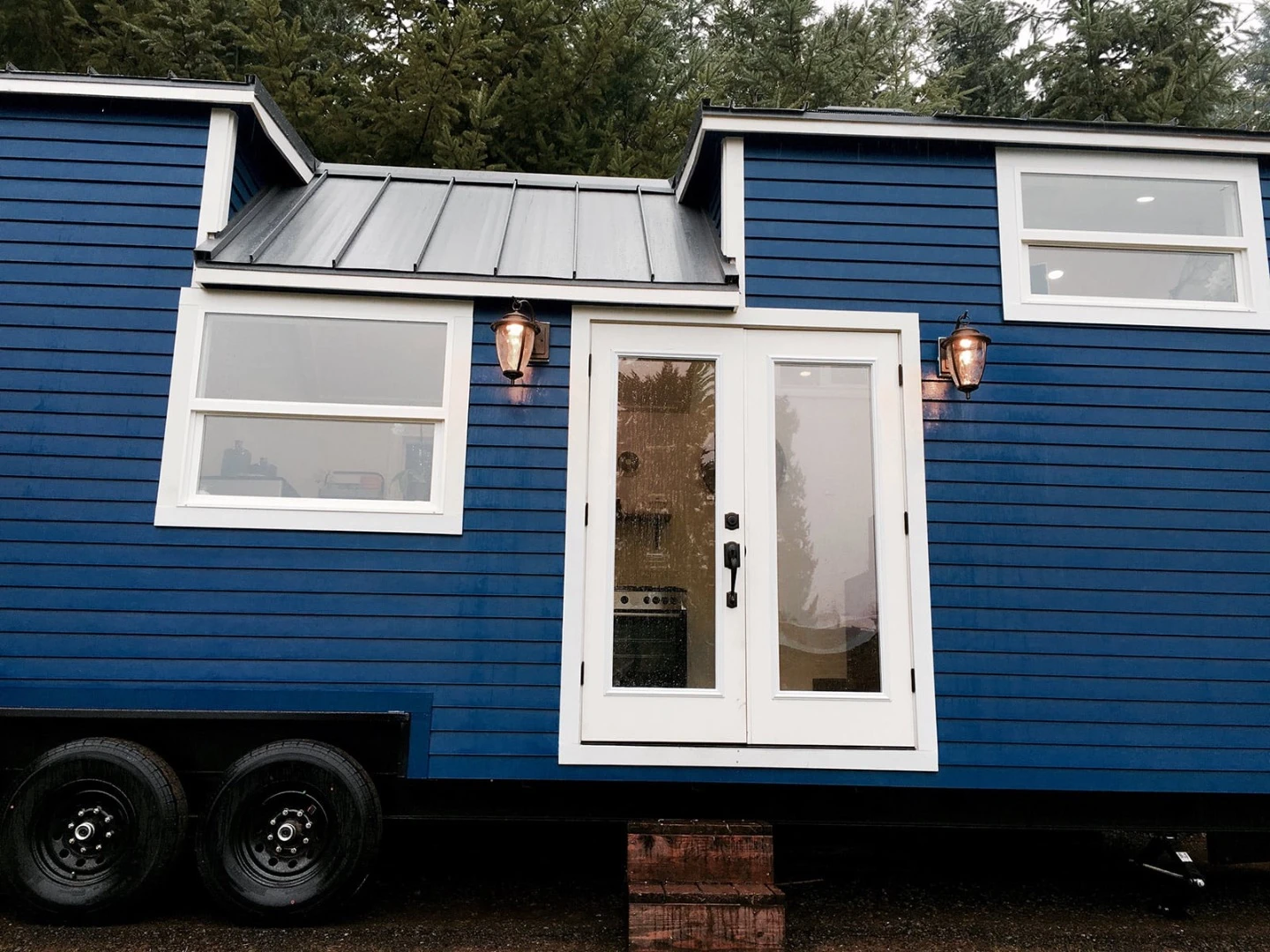 The Vintage Glam is based on a 33-ft (10-m)-long trailer