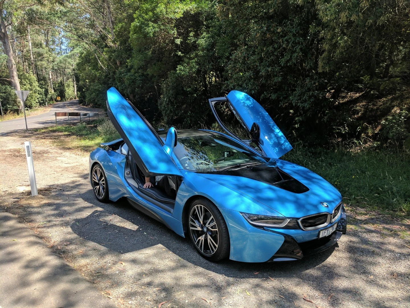 BMW i8: futuristic presence and doors that scissor upward