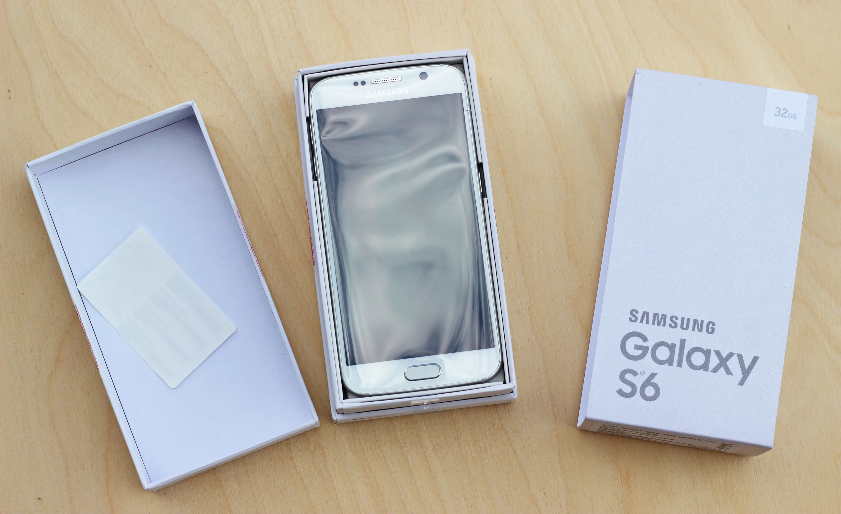Cracking open the GS6's packaging (Photo: Will Shanklin/Gizmag.com)